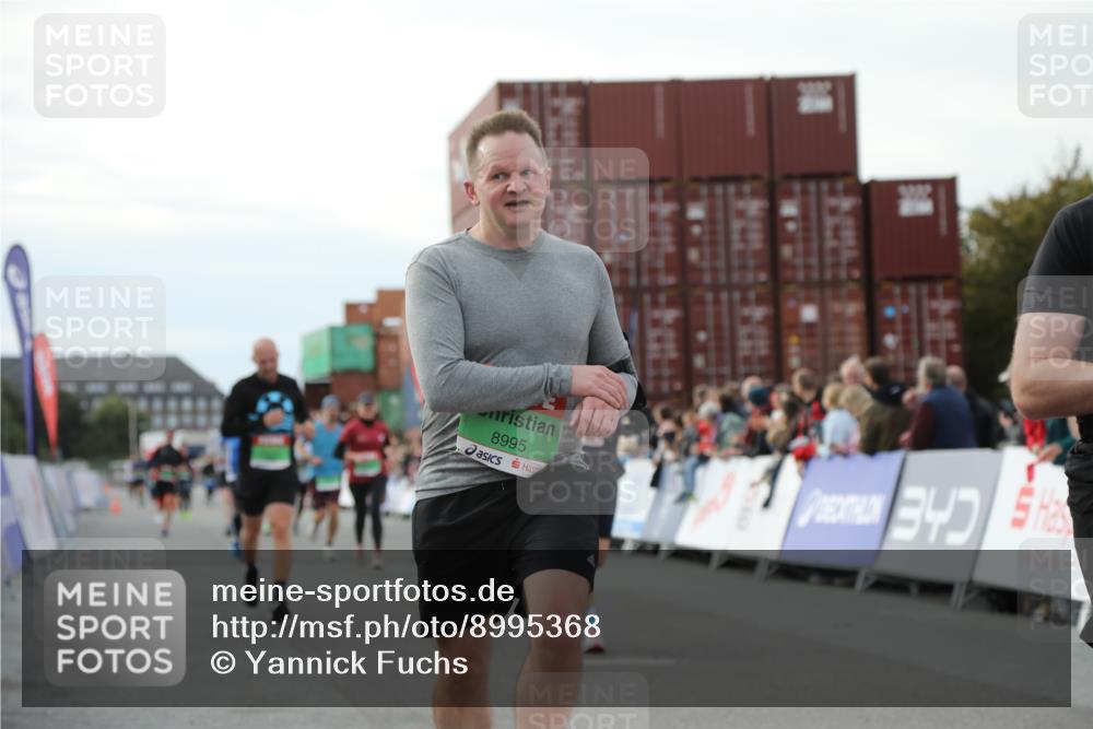 03.10.2025 - Köhlbrandbrückenlauf Yannick Fuchs http://msf.ph/oto/8995368 03.10.2025 16:05:11 Ziel 7201, 7207, 7221, 7239, 7403, 7422, 8779, 8995, 9114, 9191, 9421, 9422, 9592, 9690 meine-sportfotos.de