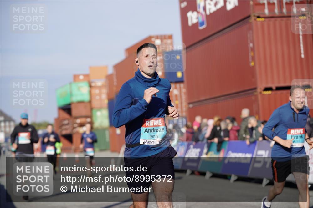03.10.2025 - Köhlbrandbrückenlauf Michael Burmester http://msf.ph/oto/8995372 03.10.2025 09:57:41 Ziel 1135, 1265, 2801, 2802, 2811, 3043, 3135, 3136, 3211 meine-sportfotos.de