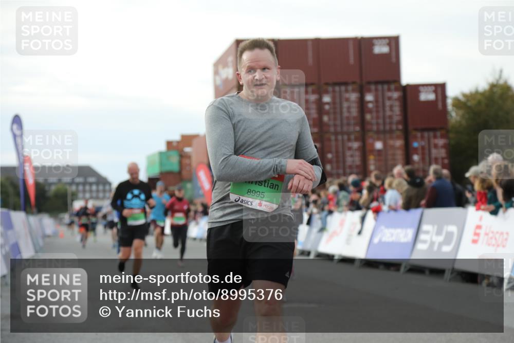 03.10.2025 - Köhlbrandbrückenlauf Yannick Fuchs http://msf.ph/oto/8995376 03.10.2025 16:05:11 Ziel 7201, 7207, 7221, 7239, 7403, 7422, 8779, 8995, 9114, 9191, 9421, 9422, 9592, 9690 meine-sportfotos.de