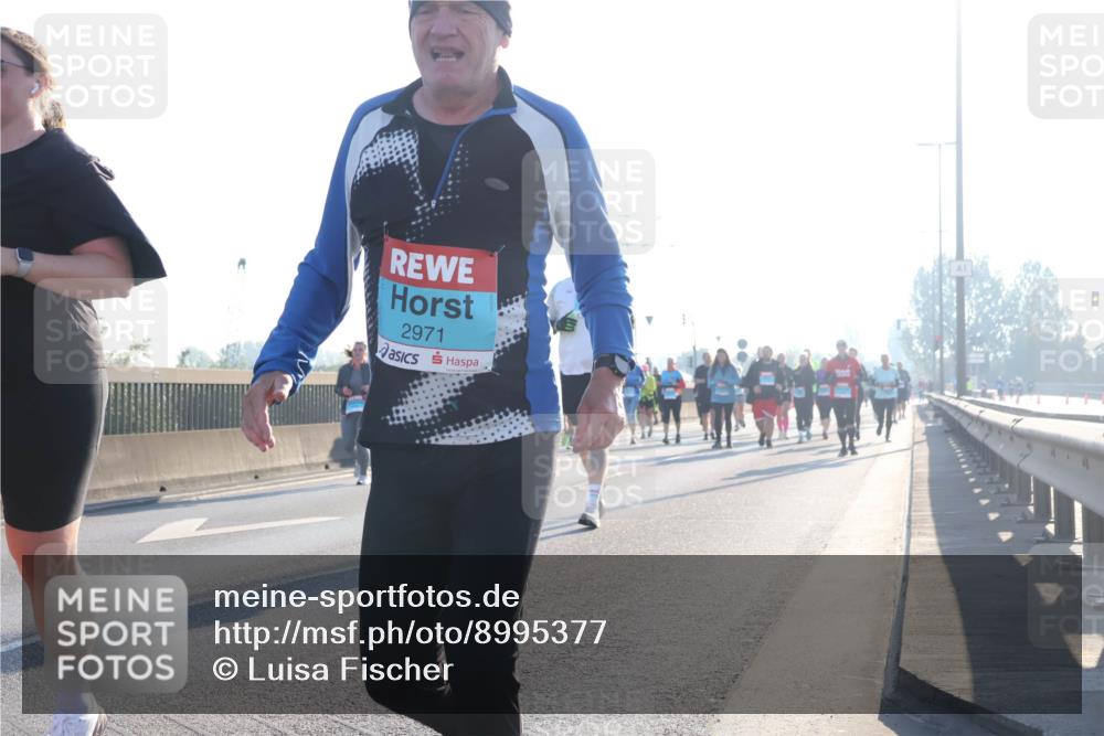 03.10.2025 - Köhlbrandbrückenlauf Luisa Fischer http://msf.ph/oto/8995377 03.10.2025 10:25:33 Position 3 2971 meine-sportfotos.de