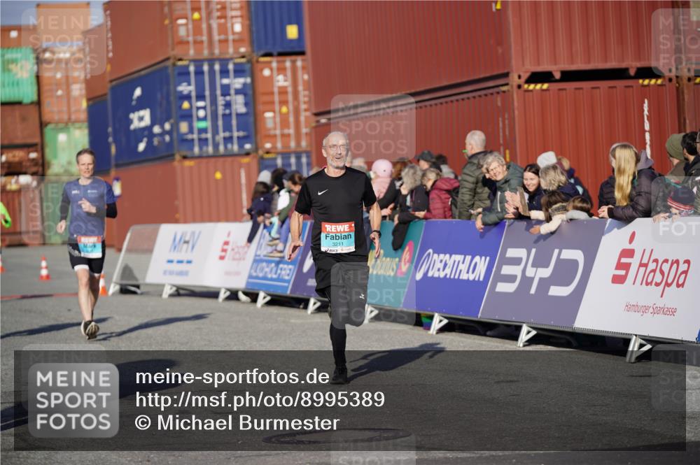 03.10.2025 - Köhlbrandbrückenlauf Michael Burmester http://msf.ph/oto/8995389 03.10.2025 09:57:42 Ziel 1135, 1265, 2811, 3043, 3135, 3136, 3211 meine-sportfotos.de
