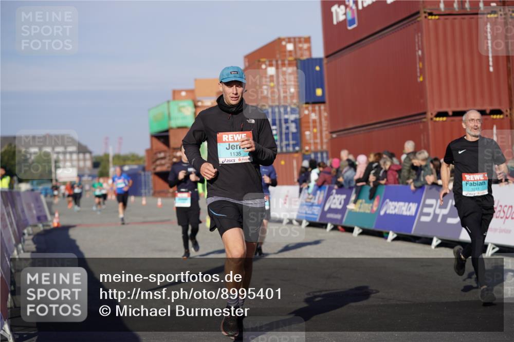 03.10.2025 - Köhlbrandbrückenlauf Michael Burmester http://msf.ph/oto/8995401 03.10.2025 09:57:44 Ziel 1079, 1135, 1265, 2811, 3043, 3135, 3136, 3211 meine-sportfotos.de