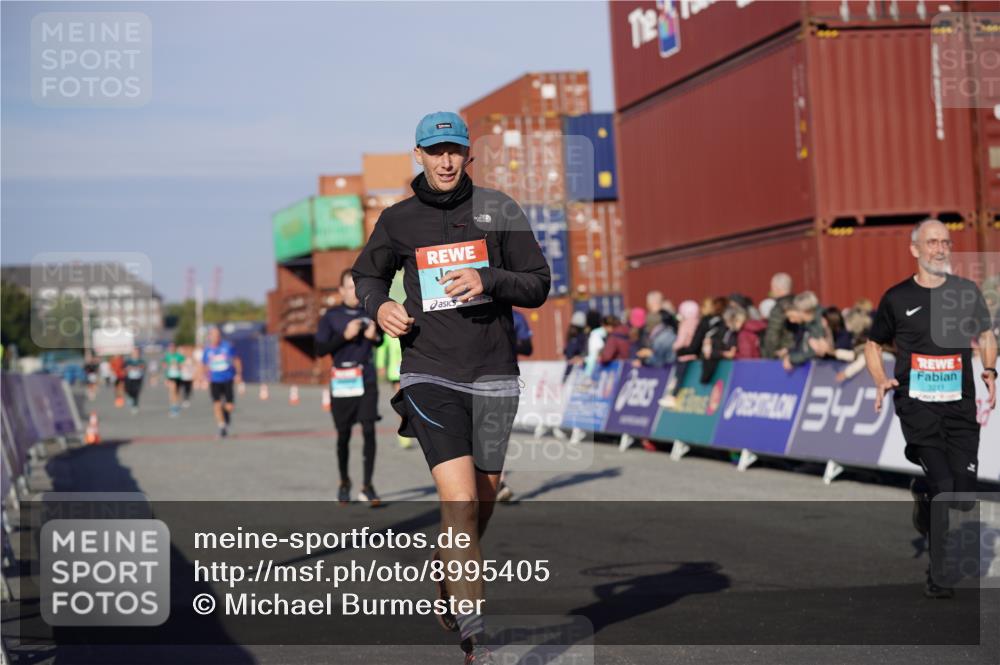 03.10.2025 - Köhlbrandbrückenlauf Michael Burmester http://msf.ph/oto/8995405 03.10.2025 09:57:44 Ziel 1079, 1135, 1265, 2811, 3043, 3135, 3136, 3211 meine-sportfotos.de