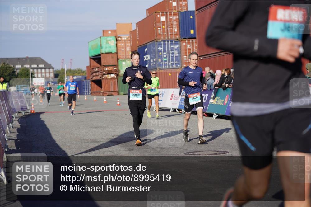 03.10.2025 - Köhlbrandbrückenlauf Michael Burmester http://msf.ph/oto/8995419 03.10.2025 09:57:45 Ziel 1079, 1135, 1265, 2811, 3079, 3135, 3136, 3211 meine-sportfotos.de