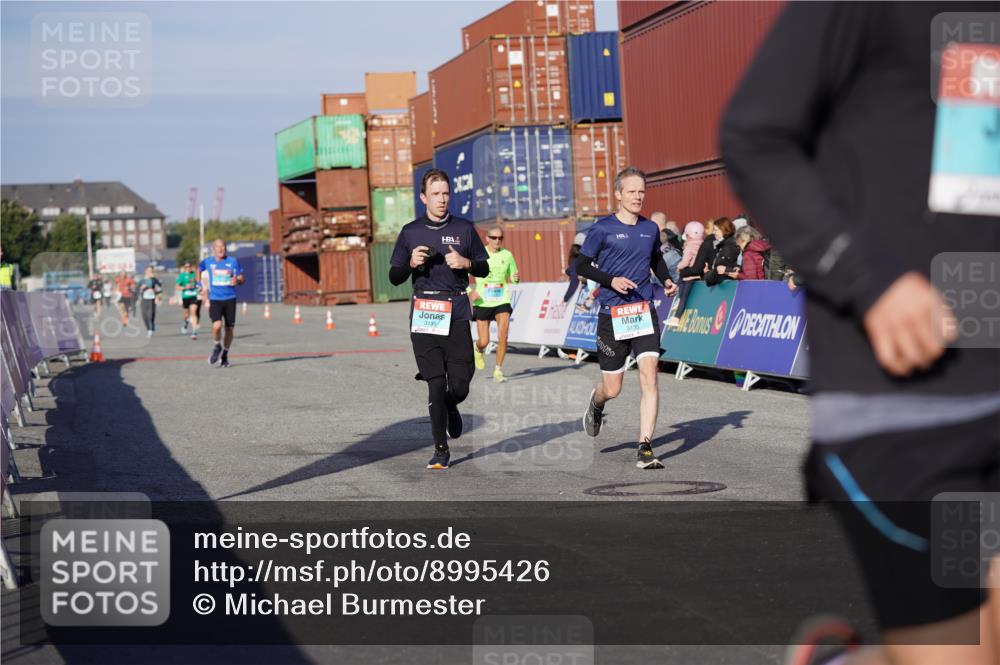 03.10.2025 - Köhlbrandbrückenlauf Michael Burmester http://msf.ph/oto/8995426 03.10.2025 09:57:45 Ziel 1079, 1135, 1265, 2811, 3079, 3135, 3136, 3211 meine-sportfotos.de