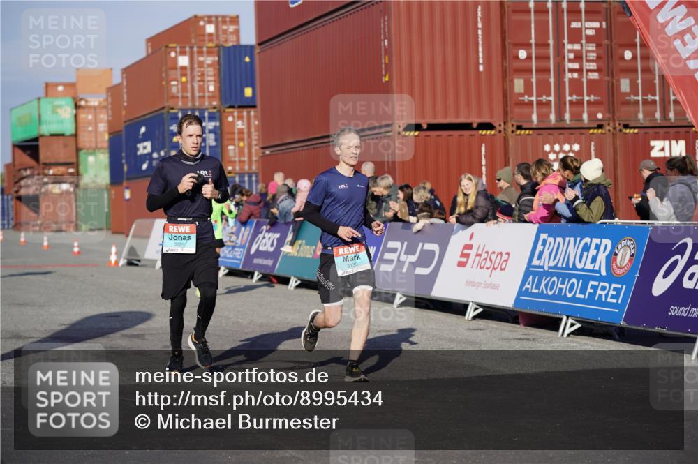 03.10.2025 - Köhlbrandbrückenlauf Michael Burmester http://msf.ph/oto/8995434 03.10.2025 09:57:46 Ziel 1079, 1135, 1265, 2811, 3079, 3135, 3136, 3211 meine-sportfotos.de