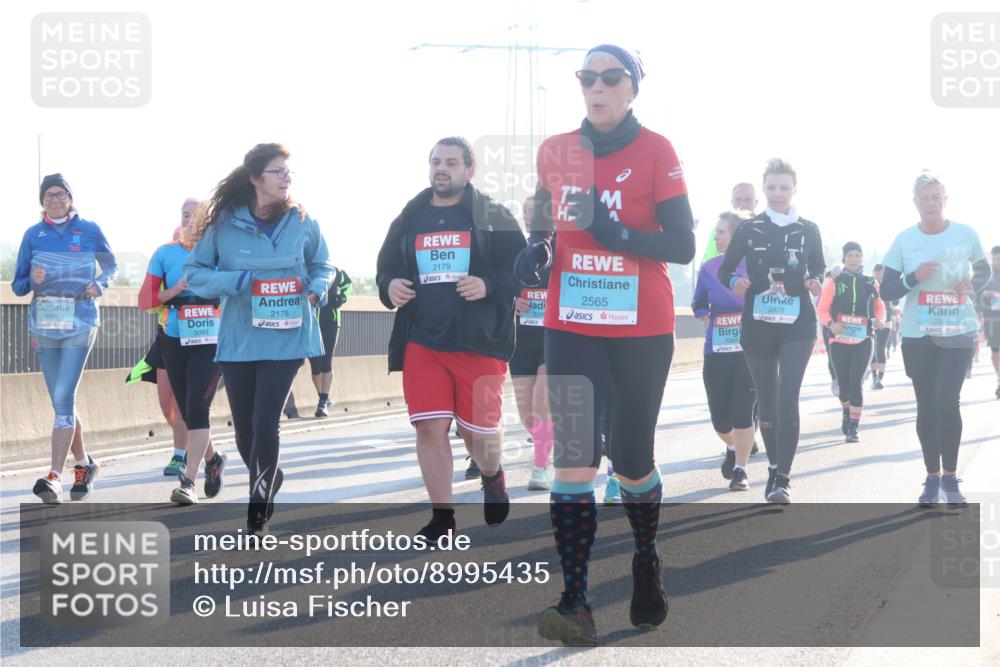 03.10.2025 - Köhlbrandbrückenlauf Luisa Fischer http://msf.ph/oto/8995435 03.10.2025 10:25:39 Position 3 3092, 3093, 2178, 2179, 2565, 2928, 3095, 2927, 3094 meine-sportfotos.de