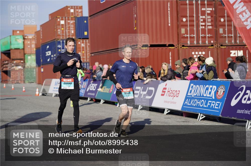 03.10.2025 - Köhlbrandbrückenlauf Michael Burmester http://msf.ph/oto/8995438 03.10.2025 09:57:46 Ziel 1079, 1135, 1265, 2811, 3079, 3135, 3136, 3211 meine-sportfotos.de