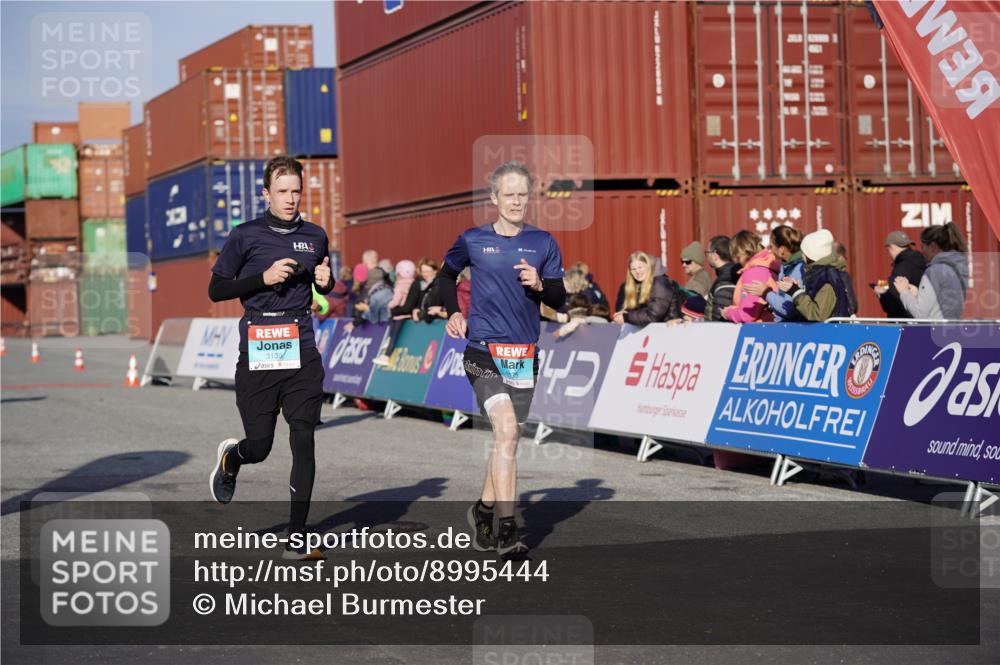 03.10.2025 - Köhlbrandbrückenlauf Michael Burmester http://msf.ph/oto/8995444 03.10.2025 09:57:46 Ziel 1079, 1135, 1265, 2811, 3079, 3135, 3136, 3211 meine-sportfotos.de