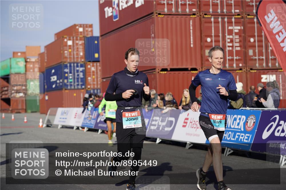 03.10.2025 - Köhlbrandbrückenlauf Michael Burmester http://msf.ph/oto/8995449 03.10.2025 09:57:47 Ziel 1079, 1135, 1265, 2811, 3079, 3135, 3136, 3211 meine-sportfotos.de