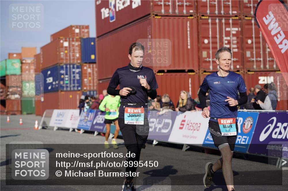 03.10.2025 - Köhlbrandbrückenlauf Michael Burmester http://msf.ph/oto/8995450 03.10.2025 09:57:47 Ziel 1079, 1135, 1265, 2811, 3079, 3135, 3136, 3211 meine-sportfotos.de