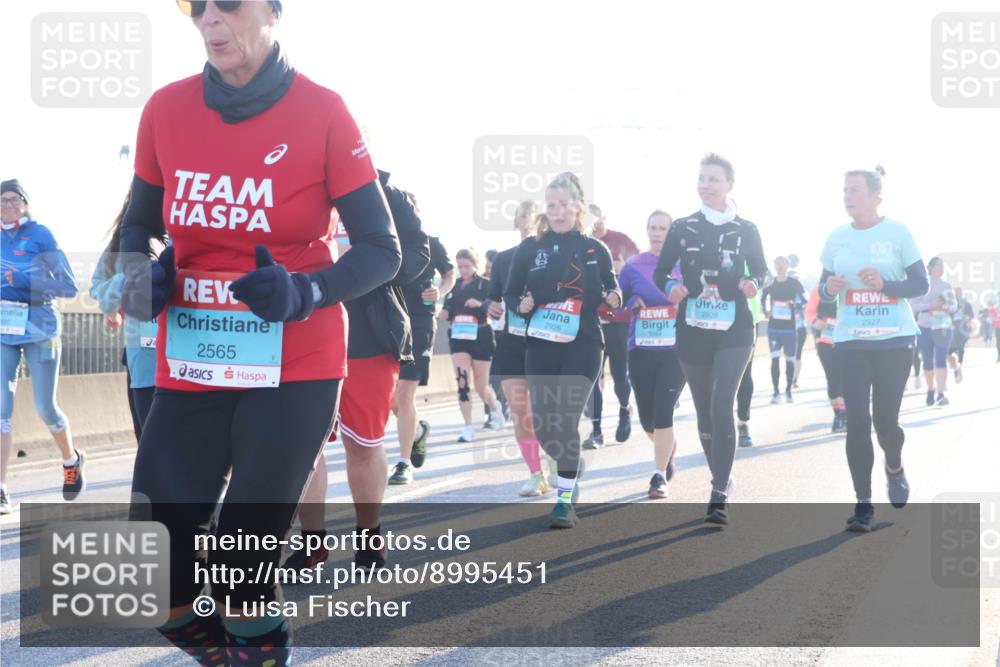03.10.2025 - Köhlbrandbrückenlauf Luisa Fischer http://msf.ph/oto/8995451 03.10.2025 10:25:41 Position 3 2565, 2926, 2928, 2927, 3094 meine-sportfotos.de