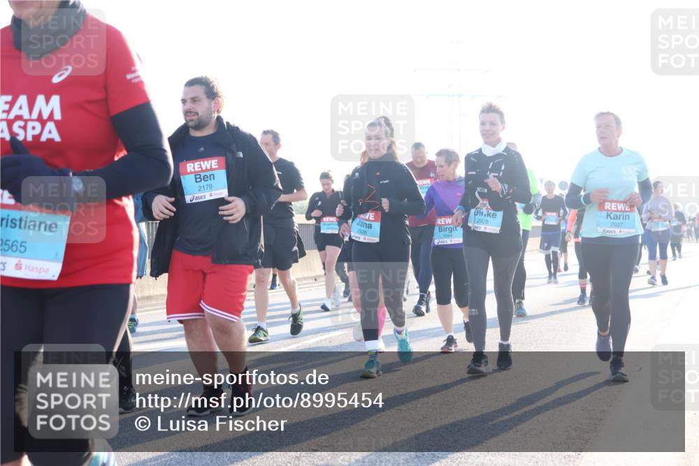 03.10.2025 - Köhlbrandbrückenlauf Luisa Fischer http://msf.ph/oto/8995454 03.10.2025 10:25:42 Position 3 2565, 2179, 2928, 2927, 3094, 2926 meine-sportfotos.de