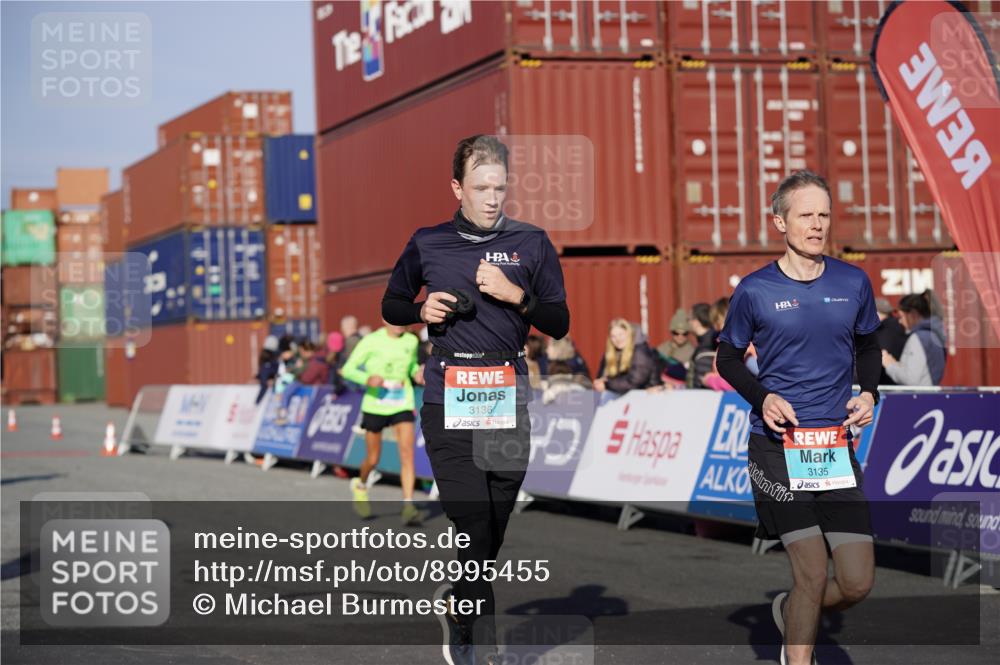 03.10.2025 - Köhlbrandbrückenlauf Michael Burmester http://msf.ph/oto/8995455 03.10.2025 09:57:47 Ziel 1079, 1135, 1265, 2811, 3079, 3135, 3136, 3211 meine-sportfotos.de