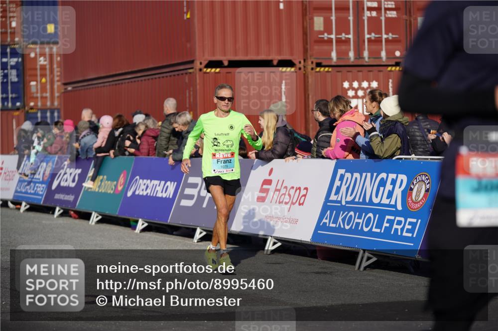 03.10.2025 - Köhlbrandbrückenlauf Michael Burmester http://msf.ph/oto/8995460 03.10.2025 09:57:48 Ziel 1079, 1135, 3079, 3135, 3136, 3211 meine-sportfotos.de