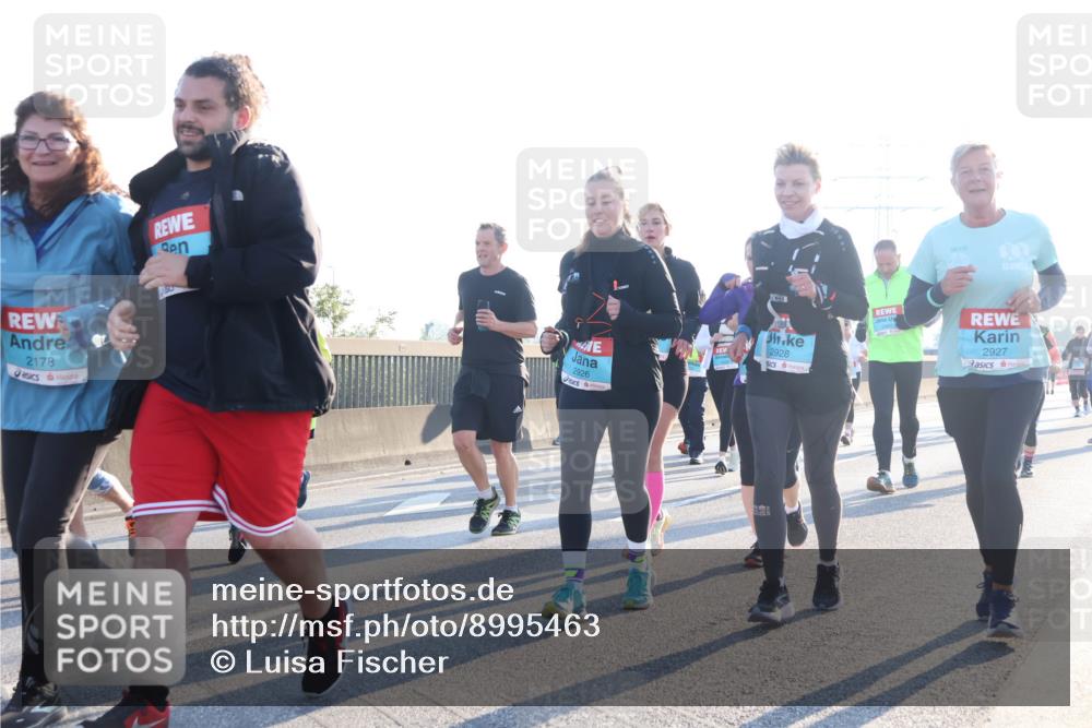 03.10.2025 - Köhlbrandbrückenlauf Luisa Fischer http://msf.ph/oto/8995463 03.10.2025 10:25:43 Position 3 2178, 2926, 2928, 2927 meine-sportfotos.de
