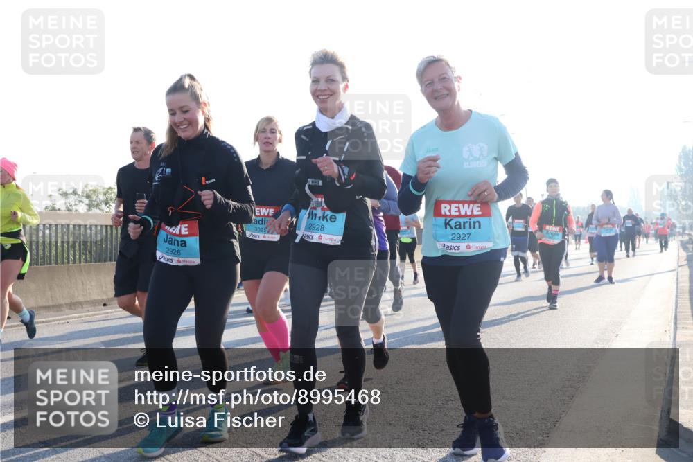 03.10.2025 - Köhlbrandbrückenlauf Luisa Fischer http://msf.ph/oto/8995468 03.10.2025 10:25:44 Position 3 2926, 3095, 2928, 2927, 5 meine-sportfotos.de