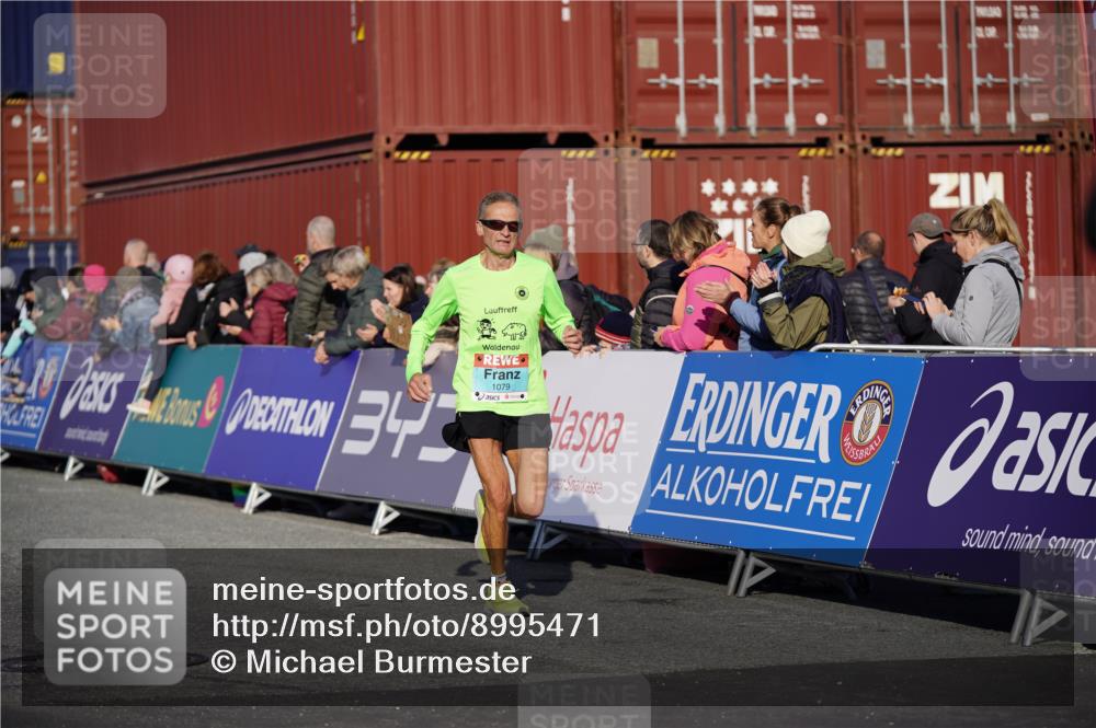 03.10.2025 - Köhlbrandbrückenlauf Michael Burmester http://msf.ph/oto/8995471 03.10.2025 09:57:48 Ziel 1079, 1135, 3079, 3135, 3136, 3211 meine-sportfotos.de