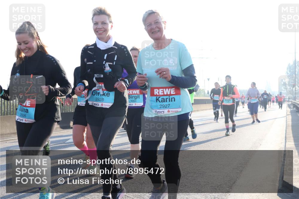 03.10.2025 - Köhlbrandbrückenlauf Luisa Fischer http://msf.ph/oto/8995472 03.10.2025 10:25:44 Position 3 2928, 3094, 2927, 2926 meine-sportfotos.de