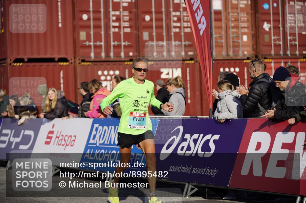 03.10.2025 - Köhlbrandbrückenlauf Michael Burmester http://msf.ph/oto/8995482 03.10.2025 09:57:49 Ziel 1079, 1135, 3079, 3135, 3136, 3211 meine-sportfotos.de