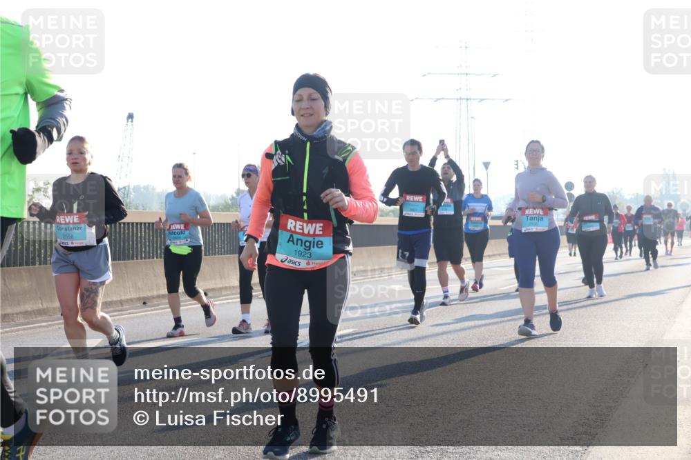 03.10.2025 - Köhlbrandbrückenlauf Luisa Fischer http://msf.ph/oto/8995491 03.10.2025 10:25:47 Position 3 2558, 1923, 2530 meine-sportfotos.de