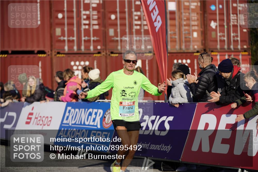 03.10.2025 - Köhlbrandbrückenlauf Michael Burmester http://msf.ph/oto/8995492 03.10.2025 09:57:49 Ziel 1079, 1135, 3079, 3135, 3136, 3211 meine-sportfotos.de