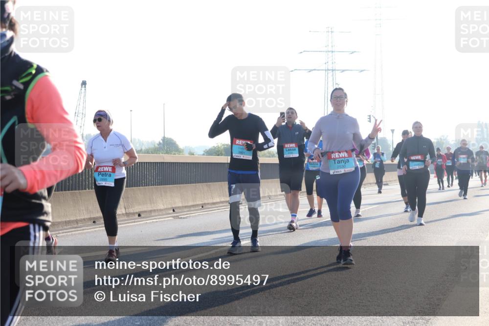 03.10.2025 - Köhlbrandbrückenlauf Luisa Fischer http://msf.ph/oto/8995497 03.10.2025 10:25:48 Position 3 2895, 3801, 2530 meine-sportfotos.de