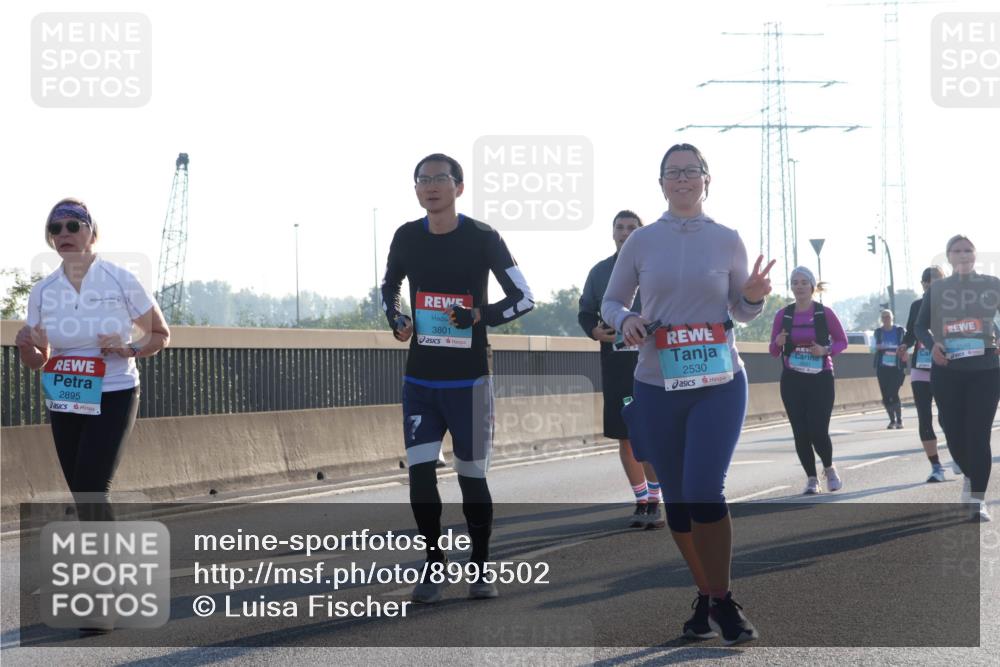 03.10.2025 - Köhlbrandbrückenlauf Luisa Fischer http://msf.ph/oto/8995502 03.10.2025 10:25:48 Position 3 2895, 3801, 2530 meine-sportfotos.de