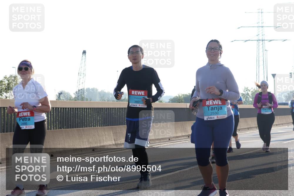 03.10.2025 - Köhlbrandbrückenlauf Luisa Fischer http://msf.ph/oto/8995504 03.10.2025 10:25:49 Position 3 2895, 3801, 2530 meine-sportfotos.de
