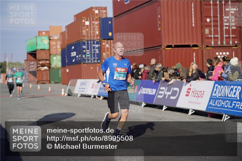 03.10.2025 - Köhlbrandbrückenlauf Michael Burmester http://msf.ph/oto/8995508 03.10.2025 09:57:51 Ziel 1027, 1079, 2815, 3079, 3135, 3136, 3211 meine-sportfotos.de