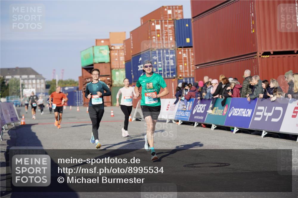 03.10.2025 - Köhlbrandbrückenlauf Michael Burmester http://msf.ph/oto/8995534 03.10.2025 09:57:56 Ziel 1027, 1210, 1251, 2815, 3079 meine-sportfotos.de