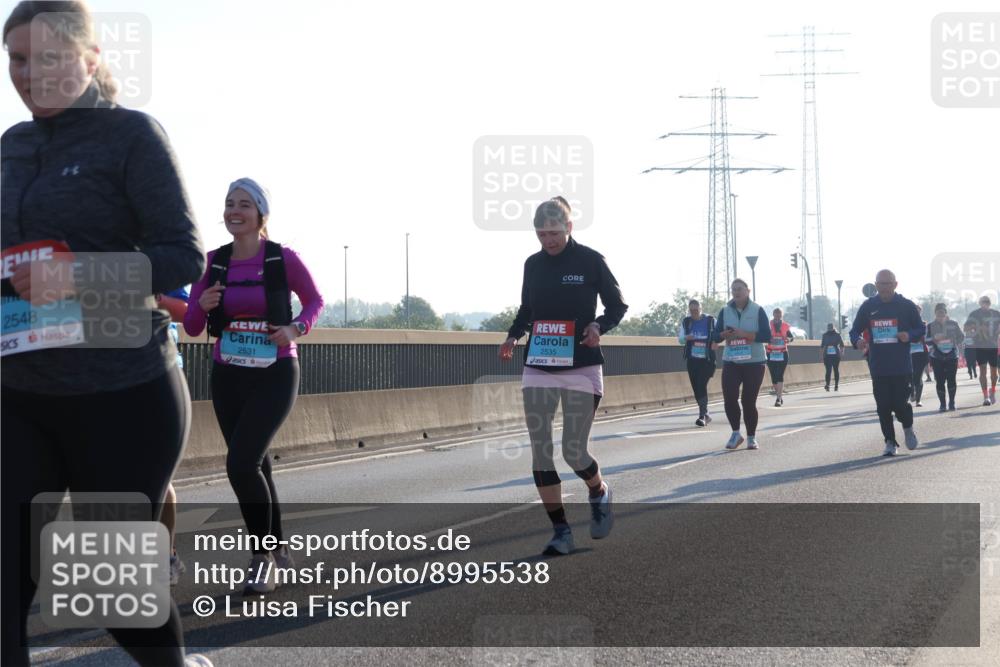 03.10.2025 - Köhlbrandbrückenlauf Luisa Fischer http://msf.ph/oto/8995538 03.10.2025 10:25:53 Position 3 2548, 2531, 2535 meine-sportfotos.de