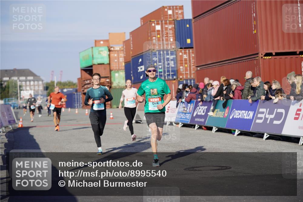 03.10.2025 - Köhlbrandbrückenlauf Michael Burmester http://msf.ph/oto/8995540 03.10.2025 09:57:56 Ziel 1027, 1210, 1251, 2815, 3079 meine-sportfotos.de