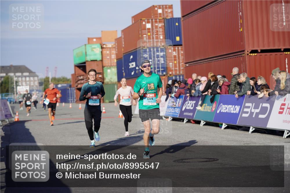 03.10.2025 - Köhlbrandbrückenlauf Michael Burmester http://msf.ph/oto/8995547 03.10.2025 09:57:56 Ziel 1027, 1210, 1251, 2815, 3079 meine-sportfotos.de