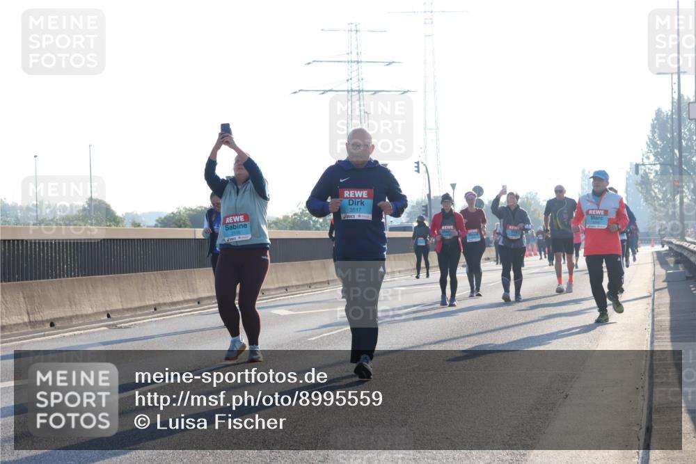 03.10.2025 - Köhlbrandbrückenlauf Luisa Fischer http://msf.ph/oto/8995559 03.10.2025 10:25:56 Position 3 2515, 3517 meine-sportfotos.de