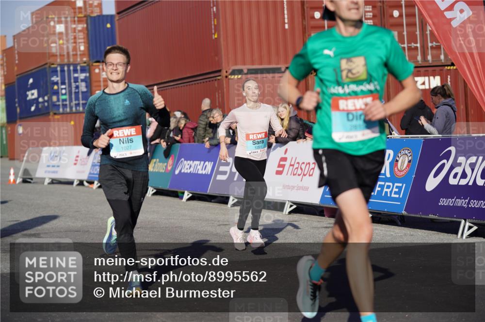 03.10.2025 - Köhlbrandbrückenlauf Michael Burmester http://msf.ph/oto/8995562 03.10.2025 09:57:58 Ziel 1027, 1210, 1251, 2815 meine-sportfotos.de