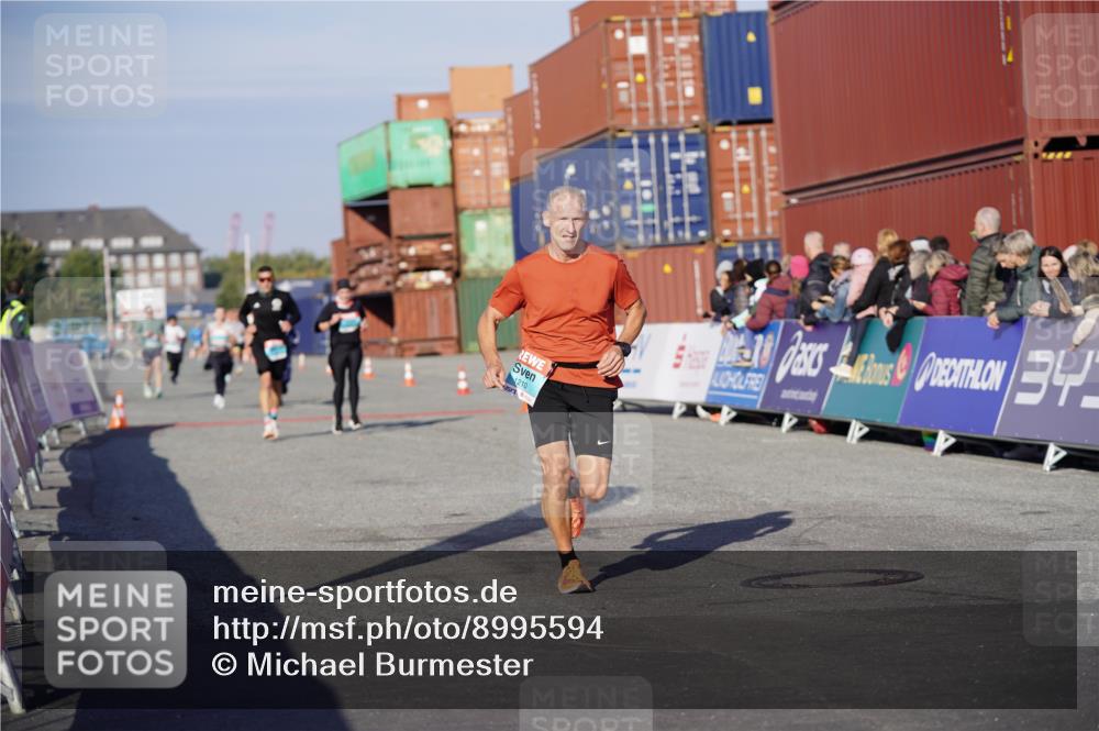 03.10.2025 - Köhlbrandbrückenlauf Michael Burmester http://msf.ph/oto/8995594 03.10.2025 09:58:00 Ziel 1027, 1114, 1167, 1210, 1251, 2815 meine-sportfotos.de
