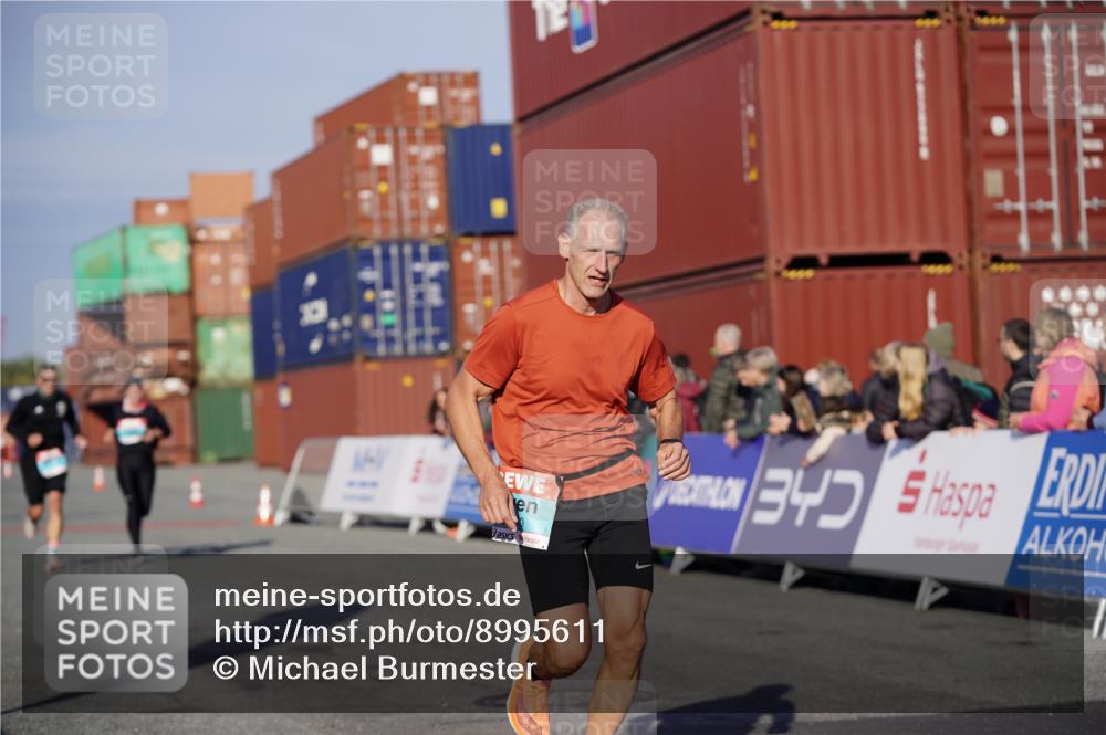 03.10.2025 - Köhlbrandbrückenlauf Michael Burmester http://msf.ph/oto/8995611 03.10.2025 09:58:01 Ziel 1027, 1114, 1167, 1210, 1251, 2815 meine-sportfotos.de