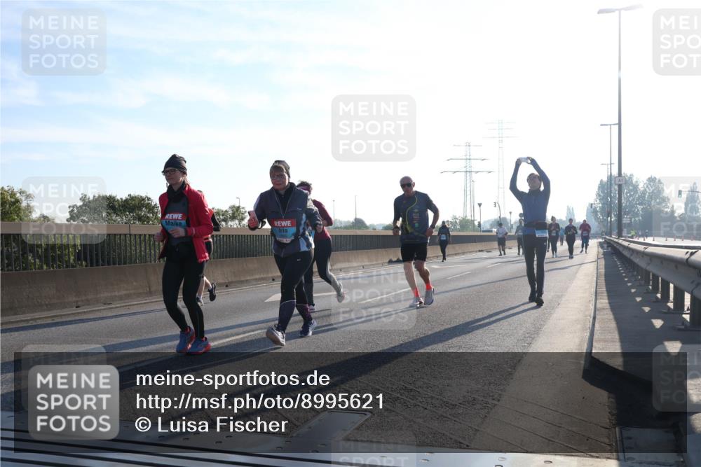 03.10.2025 - Köhlbrandbrückenlauf Luisa Fischer http://msf.ph/oto/8995621 03.10.2025 10:26:05 Position 3 10, 1911 meine-sportfotos.de