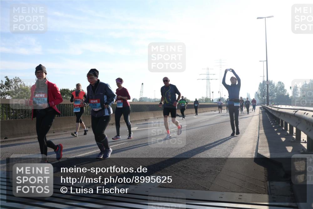 03.10.2025 - Köhlbrandbrückenlauf Luisa Fischer http://msf.ph/oto/8995625 03.10.2025 10:26:05 Position 3 00 meine-sportfotos.de