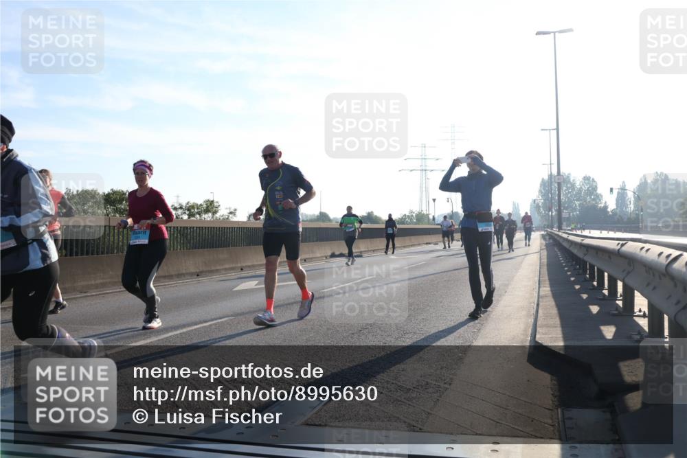 03.10.2025 - Köhlbrandbrückenlauf Luisa Fischer http://msf.ph/oto/8995630 03.10.2025 10:26:06 Position 3 00, 00 meine-sportfotos.de