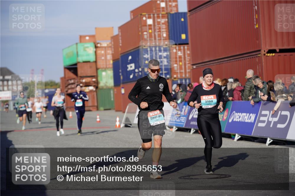 03.10.2025 - Köhlbrandbrückenlauf Michael Burmester http://msf.ph/oto/8995653 03.10.2025 09:58:05 Ziel 1114, 1167, 1210, 1251, 3243, 3246 meine-sportfotos.de