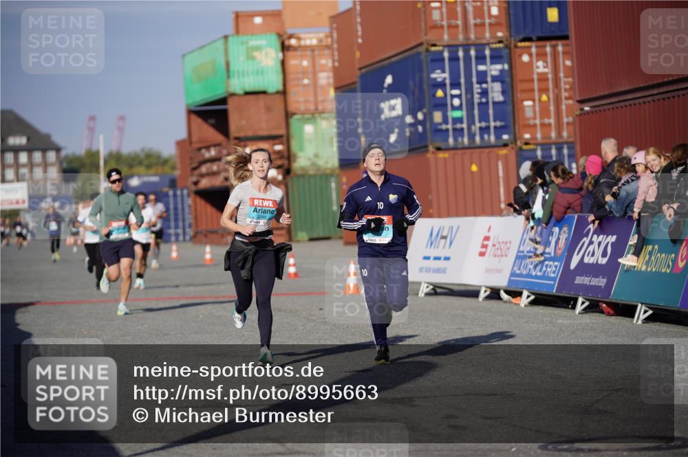 03.10.2025 - Köhlbrandbrückenlauf Michael Burmester http://msf.ph/oto/8995663 03.10.2025 09:58:07 Ziel 1114, 1143, 1167, 1210, 3243, 3246 meine-sportfotos.de