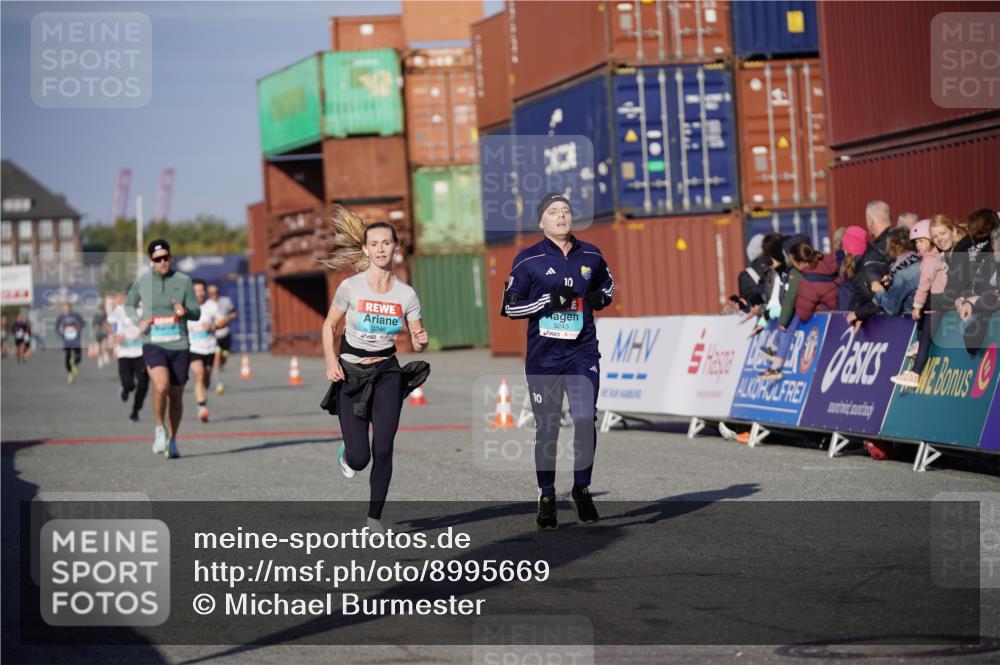 03.10.2025 - Köhlbrandbrückenlauf Michael Burmester http://msf.ph/oto/8995669 03.10.2025 09:58:07 Ziel 1114, 1143, 1167, 1210, 3243, 3246 meine-sportfotos.de