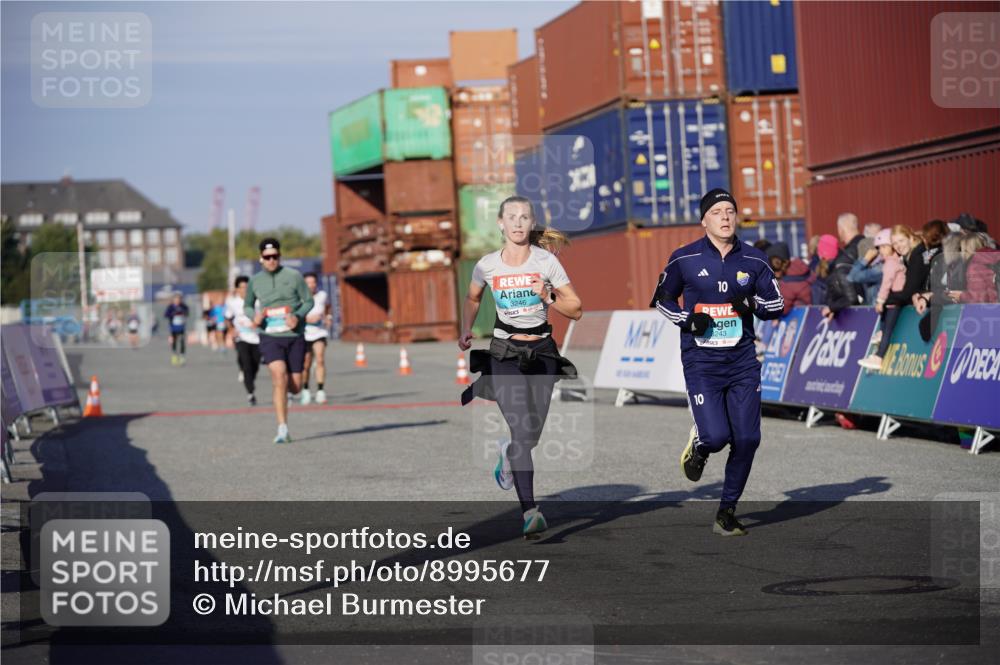 03.10.2025 - Köhlbrandbrückenlauf Michael Burmester http://msf.ph/oto/8995677 03.10.2025 09:58:08 Ziel 1114, 1143, 1167, 1210, 3243, 3246 meine-sportfotos.de