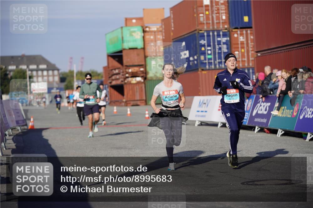 03.10.2025 - Köhlbrandbrückenlauf Michael Burmester http://msf.ph/oto/8995683 03.10.2025 09:58:08 Ziel 1114, 1143, 1167, 1210, 3243, 3246 meine-sportfotos.de