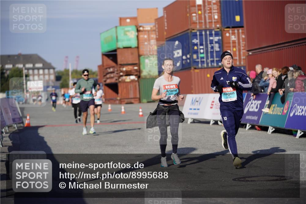 03.10.2025 - Köhlbrandbrückenlauf Michael Burmester http://msf.ph/oto/8995688 03.10.2025 09:58:08 Ziel 1114, 1143, 1167, 1210, 3243, 3246 meine-sportfotos.de