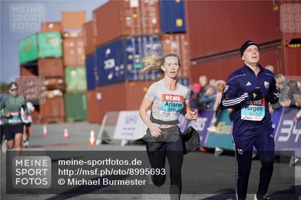 03.10.2025 - Köhlbrandbrückenlauf Michael Burmester http://msf.ph/oto/8995693 03.10.2025 09:58:09 Ziel 1114, 1143, 1167, 3243, 3246 meine-sportfotos.de