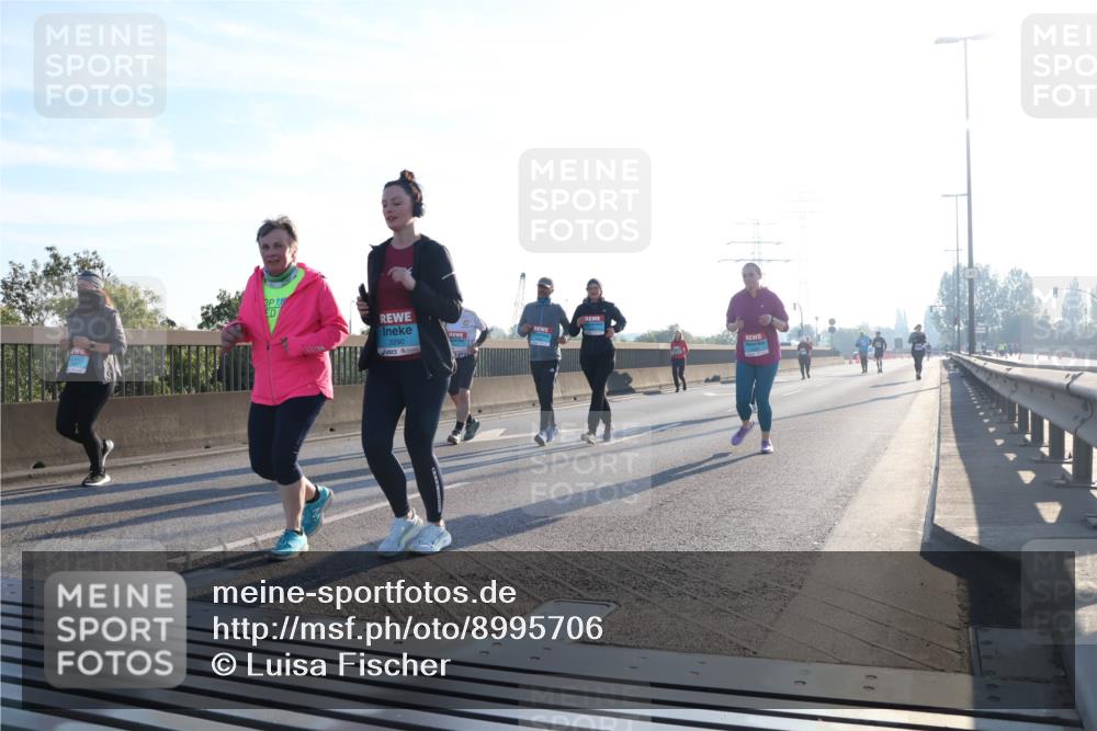 03.10.2025 - Köhlbrandbrückenlauf Luisa Fischer http://msf.ph/oto/8995706 03.10.2025 10:26:17 Position 3 00 meine-sportfotos.de
