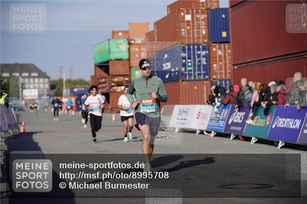 03.10.2025 - Köhlbrandbrückenlauf Michael Burmester http://msf.ph/oto/8995708 03.10.2025 09:58:11 Ziel 1112, 1114, 1143, 1167, 3243, 3246, 3338 meine-sportfotos.de